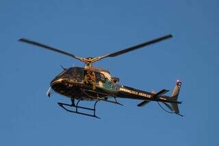 Grupamento aéreo da polícia ajuda em operação no Carandiru. (Foto: Henrique Kawaminami)