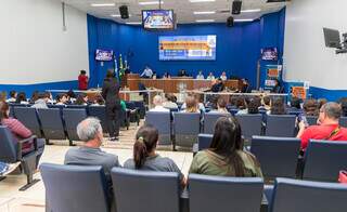 C&acirc;mara vota corte de vagas de vereadores para morador se livrar da taxa do lixo