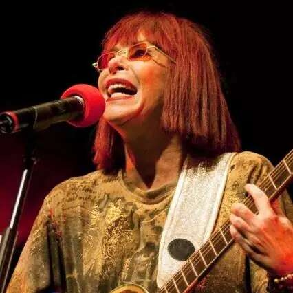 Especial Rita Lee, Batalha da BDP e arraiás agitam véspera de feriado  