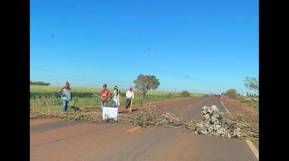 Após protesto de índios, votação sobre demarcação é adiada - Rio Brilhante  News