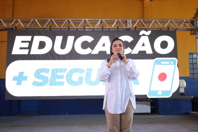 Prefeita lan&ccedil;a &quot;bot&atilde;o do p&acirc;nico&quot; para levar guardas a escolas em 3 minutos