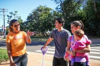 Janaina acompanhada da filha, genro e afilhada, no Parque dos Poderes (Foto: Henrique Kawaminami)