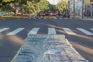 Avenida Afonso Pena interditada para confecção do tapete de Corpus Christi (Foto: Marcos Maluf)