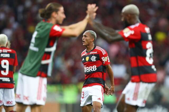 Flamengo vence com gols de atletas da base e encaminha classifica&ccedil;&atilde;o &agrave;s oitavas