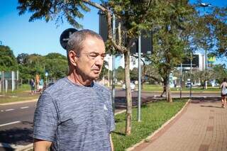 Alcides Júnior foi caminhar no Parque dos Poderes, na manhã desta quinta-feira (Foto: Henrique Kawaminami)