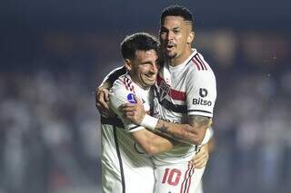 Calleri e Luciano comemorando gol do São Paulo (Foto: Divulgação/São Paulo)