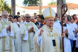 Dom Dimas durante celebração de missa campal, em Campo Grande. (Foto: Juliano Almeida) 