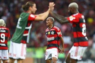 Wesley comemorando primeiro gol da partida (Foto: Gilvan de Souza/Flamengo)