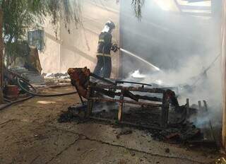 Casa abandonada &eacute; incendiada pela segunda vez em seis meses