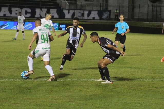 Empate marca disputa entre ABC e Chapecoense na S&eacute;rie B