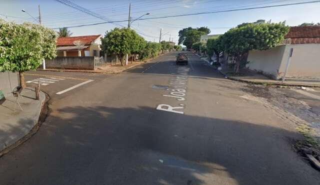 Moradora ouve barulho e encontra ciclista morto na rua