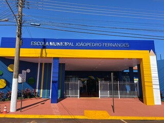 Nova fachada da Escola Municipal João Pedro Fernandes, após a reforma e ampliação. (Foto: Hosana de Lourdes)