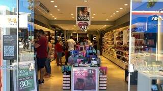 Maior procura se concentra em lojas de venda de perfumes e cosméticos. (Foto: Clara Farias)