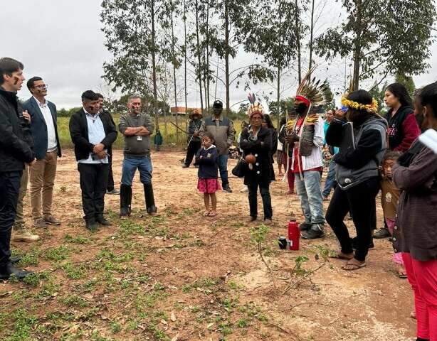 Em &aacute;rea de conflito, juiz ouve ind&iacute;genas sobre viola&ccedil;&otilde;es de direitos