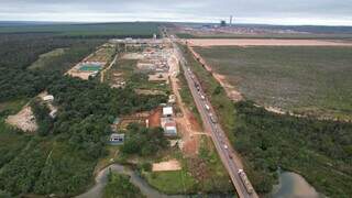 Imagem área da lentidão de veículos próximo a Ribas do Rio Pardo (Foto: Direto das Ruas)