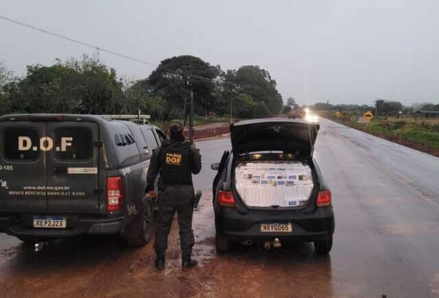 Ve&iacute;culo &eacute; abandonado em rodovia com 1,7 mil pacotes de cigarros