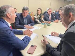 Governador Eduardo Riedel durant a rodada de conversas com autoridades do Centro-Oeste (Foto: Guilherme Pimentel/Governo MS)