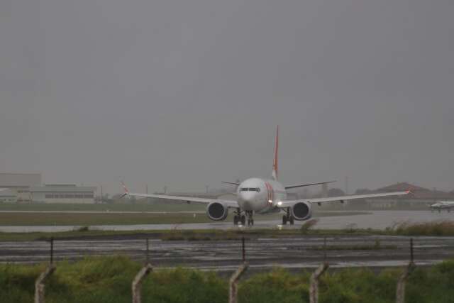 Apesar da chuva, aeroporto opera sem problemas esta manh&atilde;