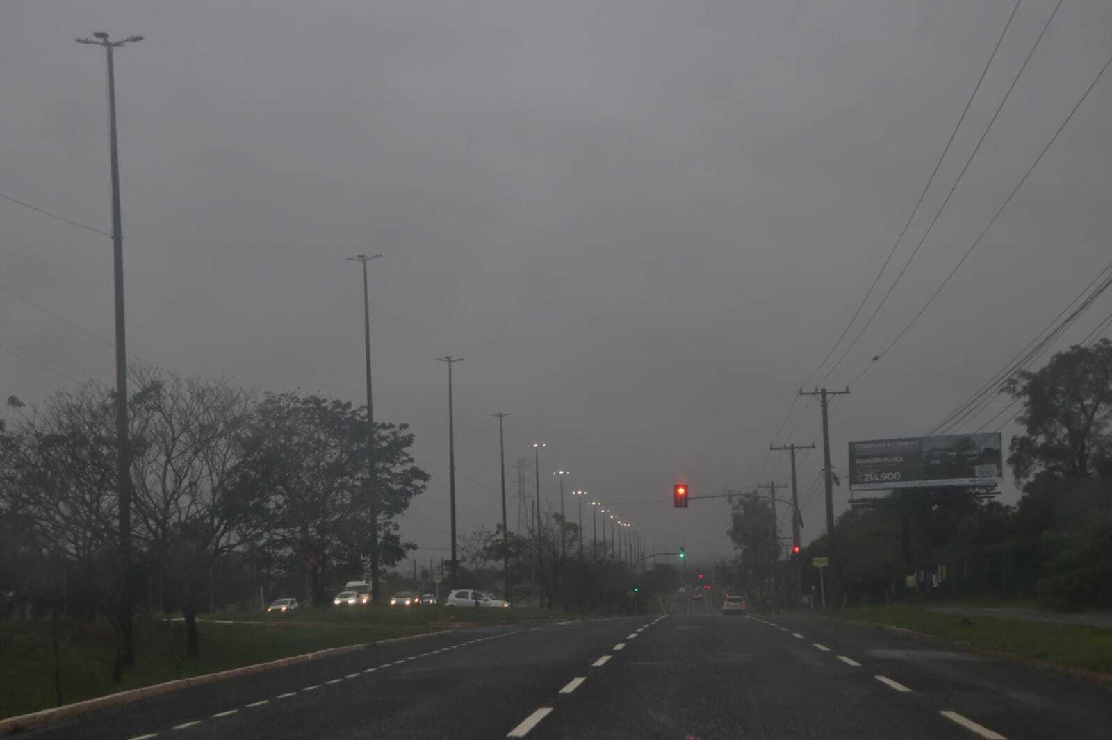 Quarta-feira amanhece fria, garoando e instituto alerta para chuva