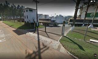 Homem foi encontrado morto nas proximidades da empresa Correcta. (Foto: Google Street Viewe)