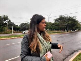 Moradora do condomínio Residencial Nelson Mandela no Bairro Rita Vieira, há 17 anos, jornalista Eliene Smith. (Foto: Idaicy Solano)