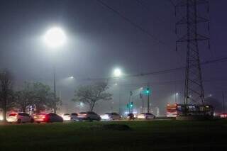 Neblina na Avenida Ministro João Arinos (Foto: Juliano Almeida)
