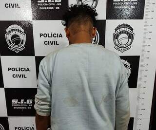 Renan Chaparro na delegacia, após confessar assassinato; ele foi ouvido e liberado (Foto: Divulgação)