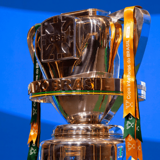 Taça da competição. (Foto: Thais Magalhães/CBF)