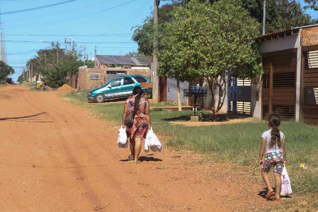 Com 1 sal&aacute;rio m&iacute;nimo, trabalhador tem de escolher a dedo o que comprar