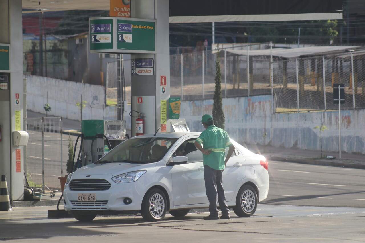 Vai cair: Petrobras reduz 13 centavos o litro da gasolina para distribuidoras