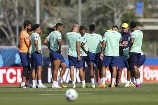 Jogadores do Brasil em treinamento antes de jogo contra Guiné (Foto: Joilson Marconne/CBF)