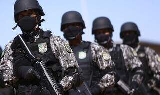 Agentes da Força Nacional durante operações no Brasil (Foto: Marcelo Camargo/Agência Brasil)