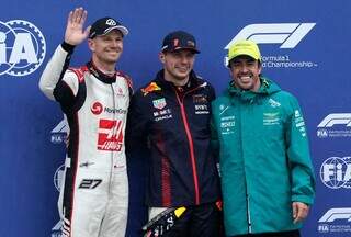 Verstappen, Hülkenberg e Alonso durante coletiva de imprensa neste sábado (17). (Foto: Reprodução/F1)