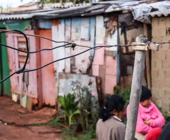 Medo de acordar com despejo assombra fam&iacute;lias em &aacute;rea ocupada h&aacute; 20 anos