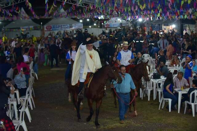 Quermesse que rendeu at&eacute; pedido de pris&atilde;o de padre teve 30 mil frequentadores