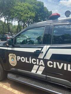 Viatura da Polícia Civil durante o cumprimento do mandado. (Foto: Divulgação | PCMS)