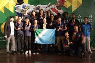 Delegação de Mato Grosso do Sul com as medalhas da competição (Foto: Divulgação)