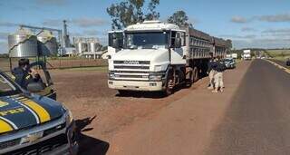 Droga seria levada até Campo Grande. (Foto: Divulgação/PRF)