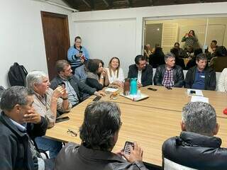 Reunião entre lideranças do PT em Mato Grosso do Sul aconteceu na noite desta segunda-feira (19). (Foto: Reprodução)