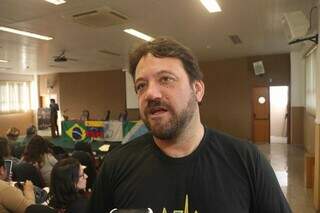 Paulo illes durante 2º encontro da Rede Estadual de Parcerias Migração (Foto: Paulo Francis).