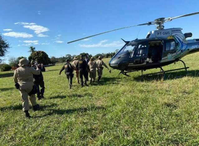 Ap&oacute;s caminh&atilde;o tombar, helic&oacute;ptero realiza transporte de motorista