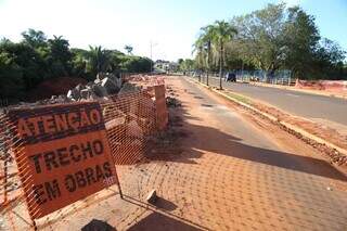Contrato emergencial feito sem licitação para ruperar a área está longe do fim (Foto: Alex Machado)