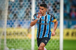 Suárez comemora gol que garantiu a vitória diante o América-MG. (Foto: Lucas Uebel/Grêmio)