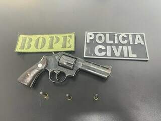 Arma apreendida com Luciano Benites. (Foto: Divulgação)