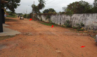 Rua no São Conrado faz parte do contrato da Engenex para conservação de via sem asfalto. (Foto: Reprodução)
