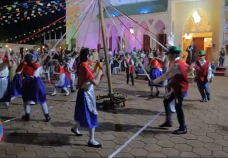 Igreja organiza festa com atra&ccedil;&otilde;es culturais e fogueira de 9 metros