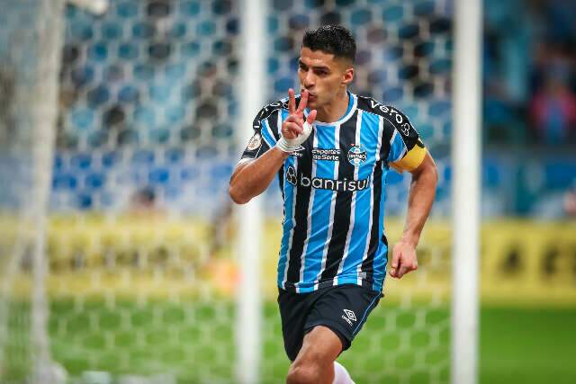 Gr&ecirc;mio bate Am&eacute;rica-MG em casa e sobe para o G4 do Brasileir&atilde;o