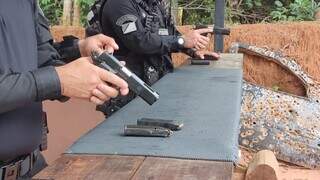 Policiais penais durante treinamento com armas; prisão reascendeu crise (Foto: Divulgação)