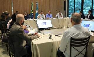 Reunião na manhã de ontem entre Eduardo Riedel e secretários. (Foto; Saul Schramm)