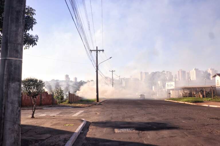 Fumaça na avenida Marcarenhas de Moraes (Foto: Paulo Francis).